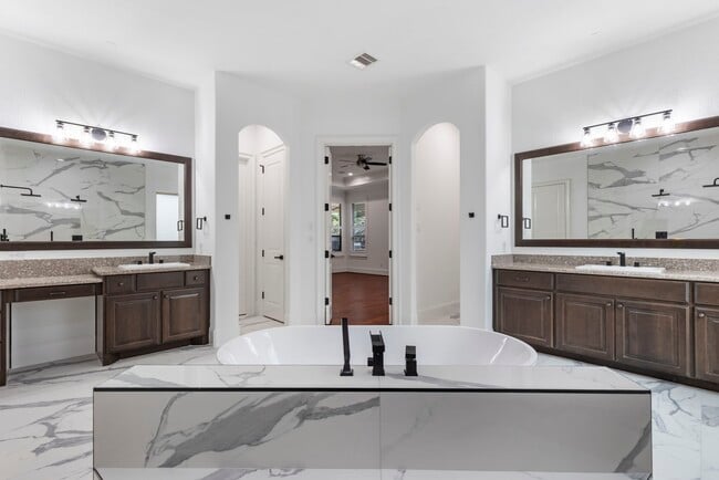 Building Photo - 18 Player Vista Pl