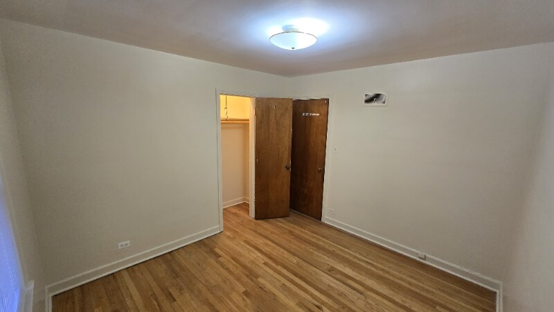 Building Photo - 2725 W Balmoral Ave