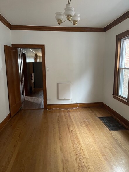 Building Photo - 1302 S 56th Ct