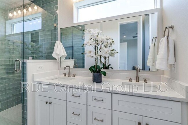 Building Photo - 3308 Birmingham Ave