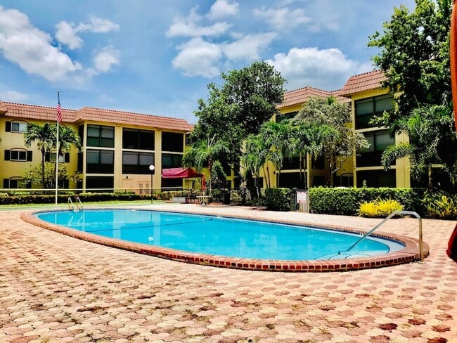 Building Photo - 257 S Cypress Rd