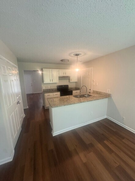 Building Photo - 4567 Addington Dr