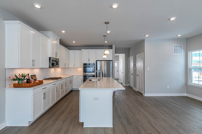 Building Photo - 2410 Lenox Dr