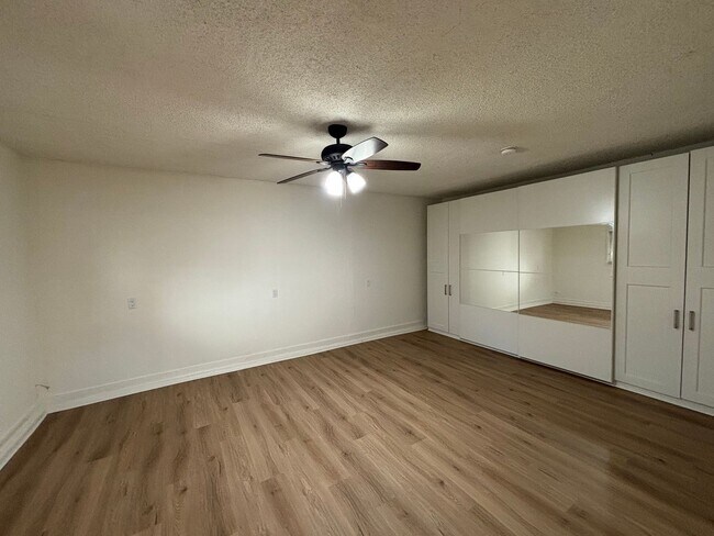 Building Photo - 8060 Kyle St