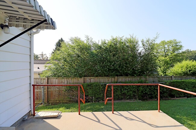 Building Photo - One Level City Living With Large Yard