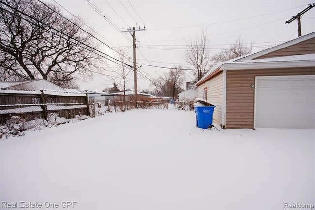 Building Photo - 14960 Alberta Ave