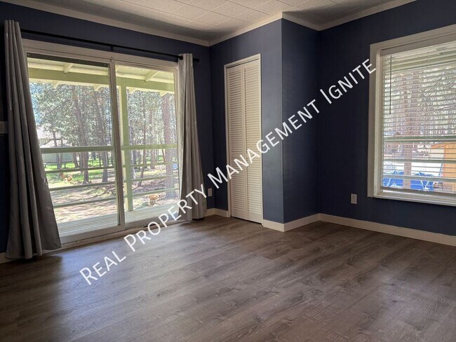 Building Photo - 18633 River Woods Dr