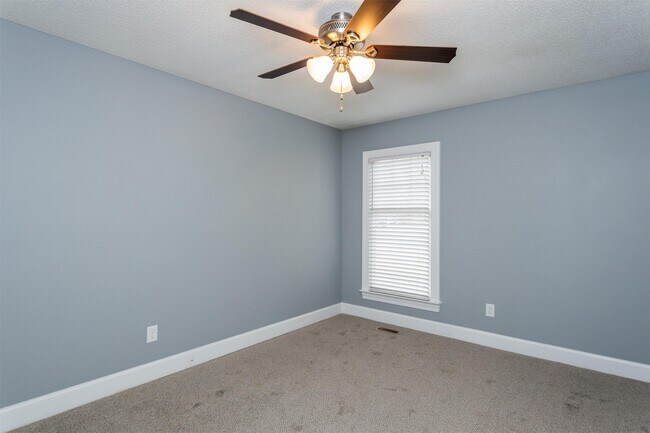 Building Photo - 1719 Centre St W