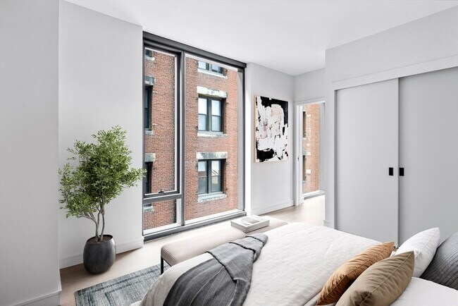 Building Photo - 55 Lagrange St