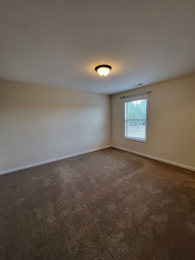 Building Photo - 284 Big Oak Ln