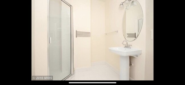 Building Photo - 3 Bed - Pets Allowed Near Patterson Park