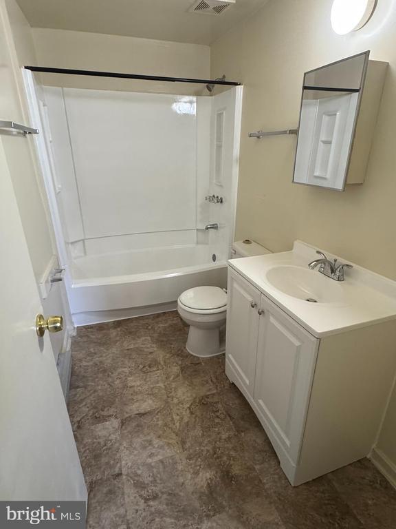 Building Photo - 109 S Bentz St