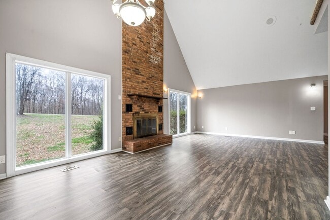 Building Photo - Lovely home on beautiful, wooded corner - Just Reduced