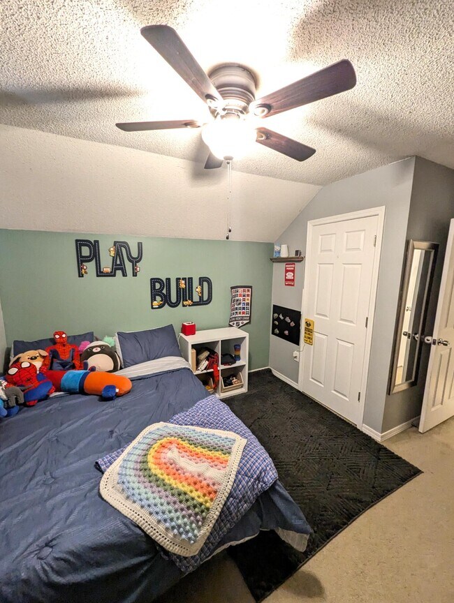 Building Photo - 437 Bridgewater Ct