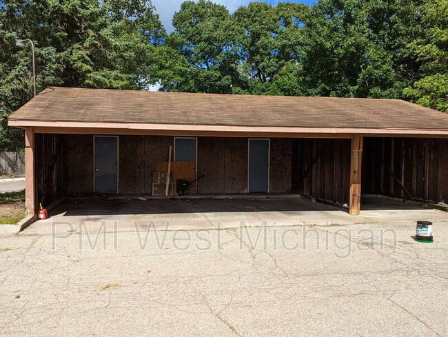 Building Photo - 6087 In the Pines Dr SE