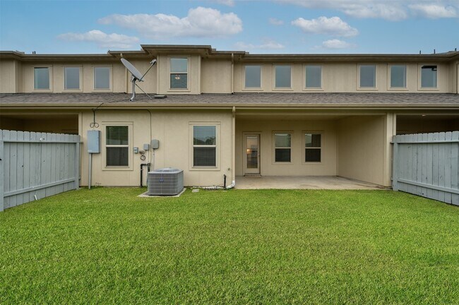 Building Photo - 15331 Westland Gate Dr