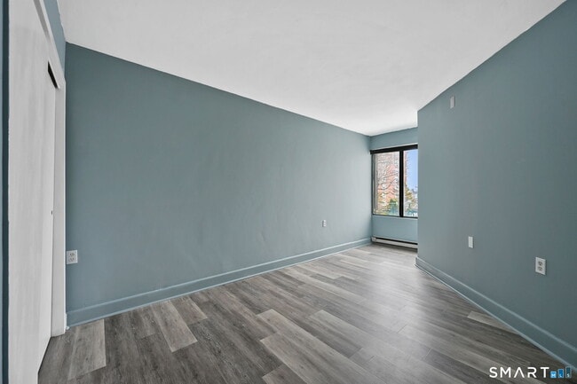 Building Photo - 60 Strawberry Hill Ave