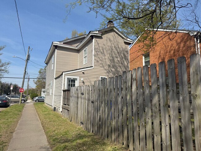 Building Photo - ***4 bedroom, 3 FULL bath Norfolk near ODU and Sentara Norfolk General and NAVSTA.