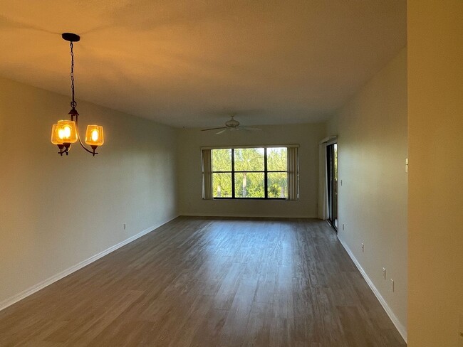 Building Photo - Unfurnished 2 BR 2 Bath Annual Rental in R...