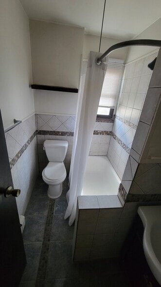 Building Photo - 56 68th St