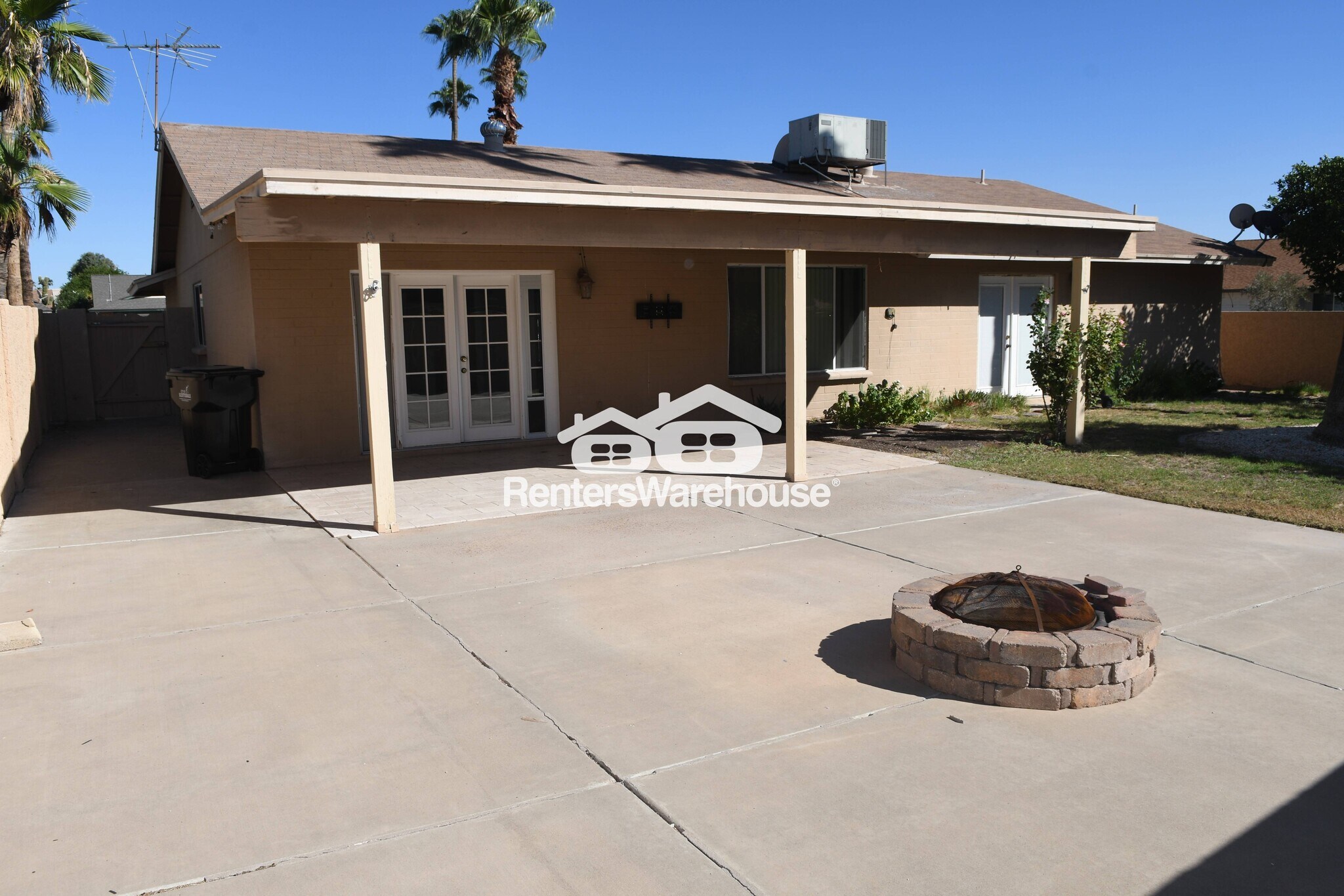 Building Photo - 10700 E Hope Dr