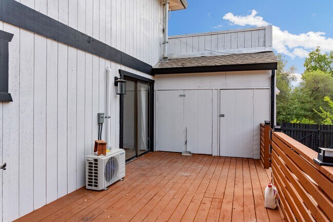Building Photo - 3849 Bluebird Ln