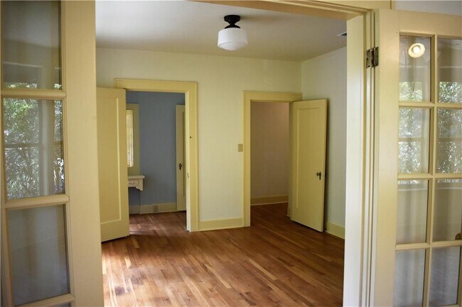 Building Photo - 503 Texas Ave