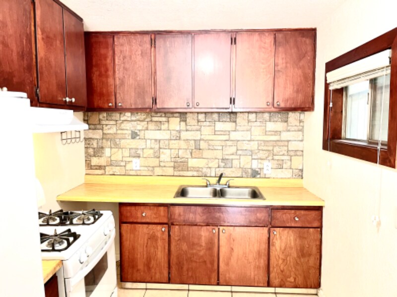 Building Photo - 2975 Sacramento Ave