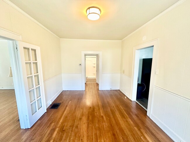 Building Photo - 610 Charlotte Ave
