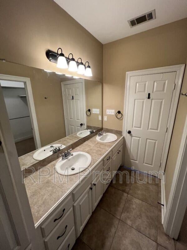 Building Photo - 767 Summer Breeze Dr