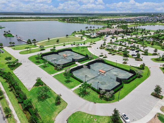 Building Photo - 1694 Hoot Owl Holw