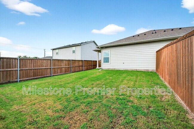 Building Photo - 2813 Peony Dr