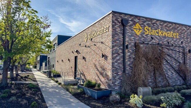Building Photo - 610 400 W