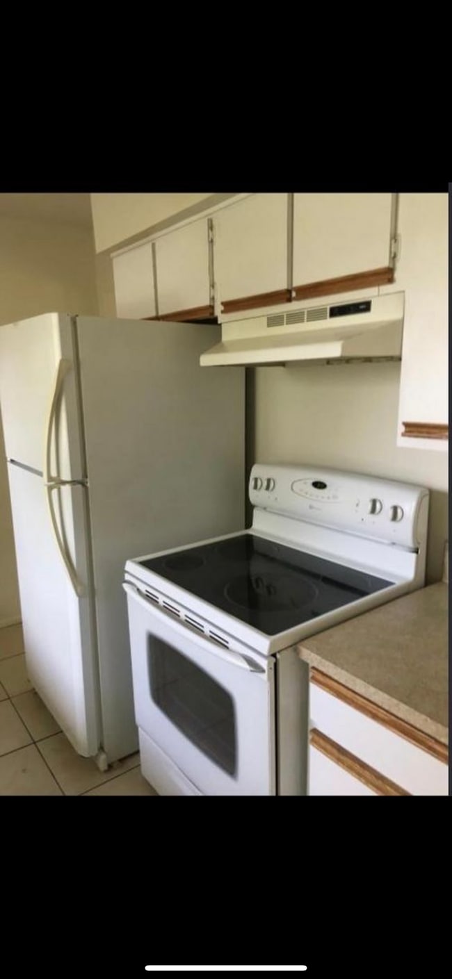 Building Photo - 864 E Church Ave