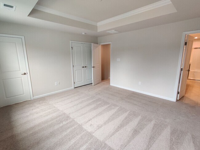 Building Photo - 3 Bedroom condo near major roadways