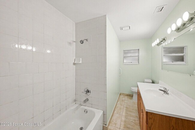 Building Photo - 2292 Lakeview Dr