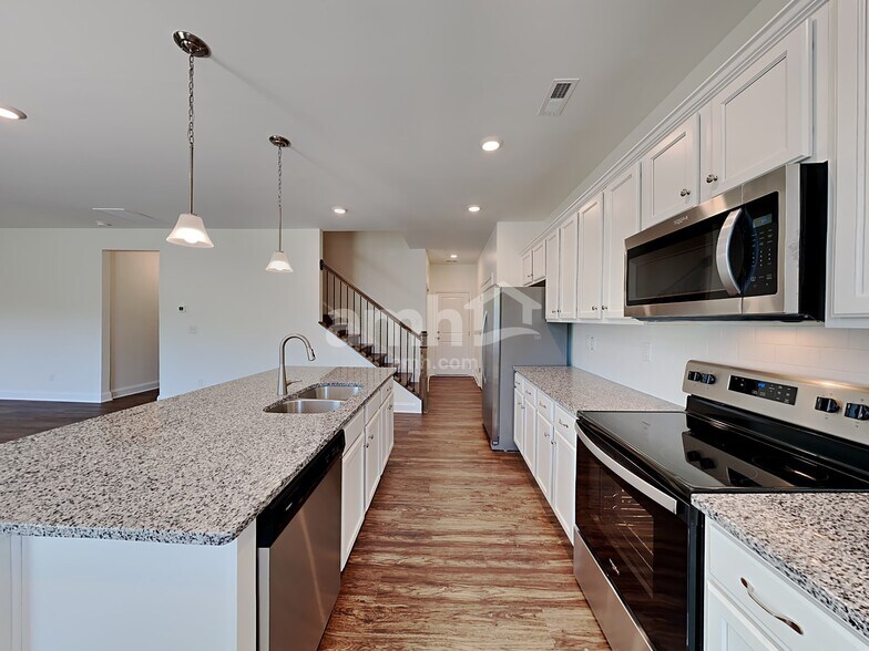 Building Photo - 3044 Garris Rd