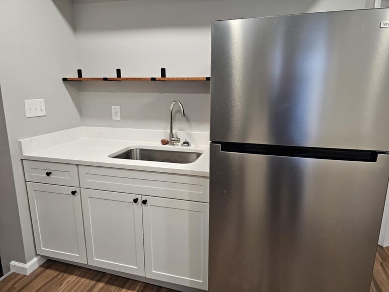 Building Photo - 114 Clinton Street