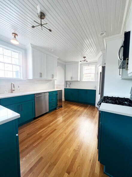 Large kitchen with custom cabinets - 1215 Landon Ave