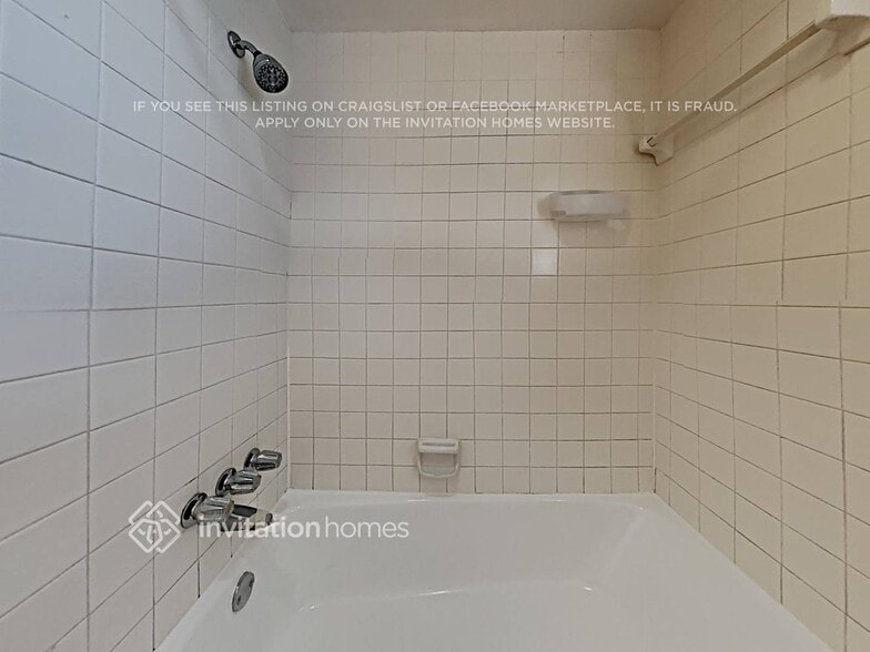 Building Photo - 11639 Idlebrook Dr