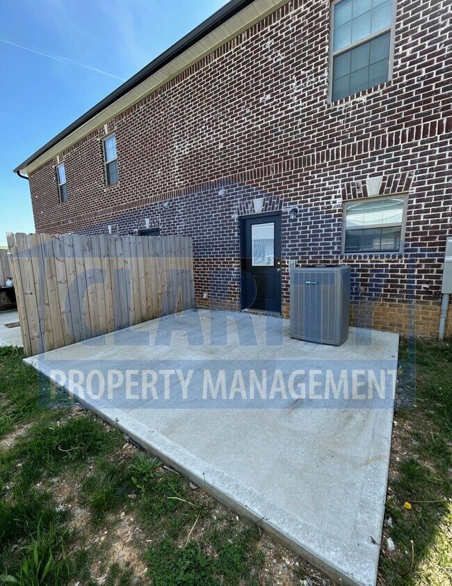 Building Photo - 4665 Fairfield Farm Rd