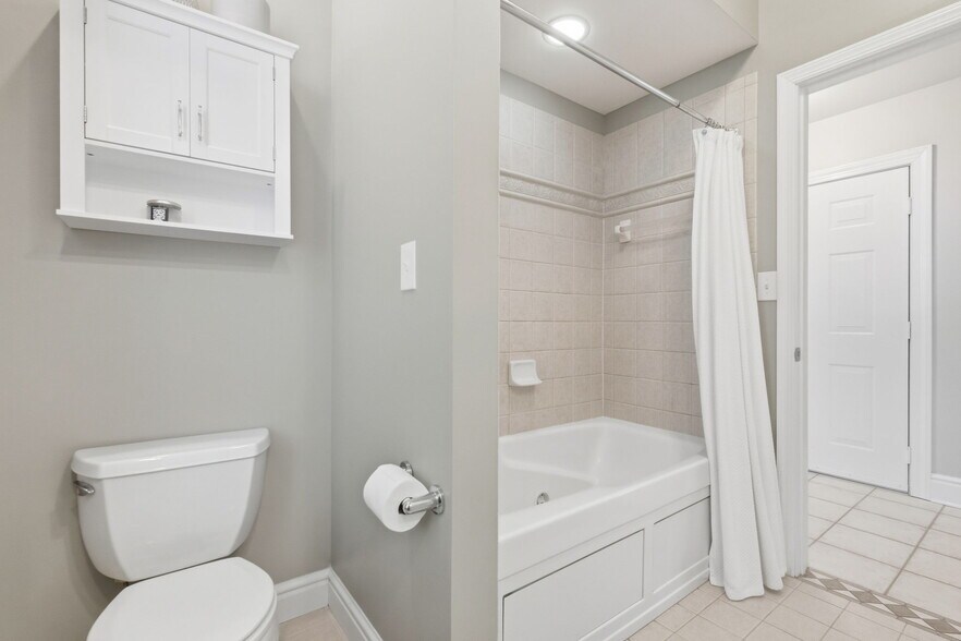 Building Photo - 480 Orchard Ave