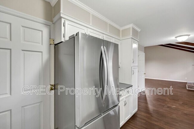 Building Photo - 700 Cluster Pines Rd