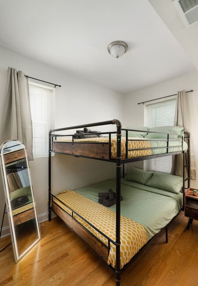 Building Photo - 2724 W Division St