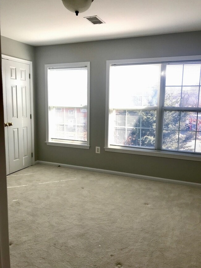 Building Photo - 4 Story Arlington Home / With Garage Parking in Stellar Location!