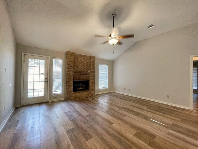 Building Photo - 2614 Double Lake Dr