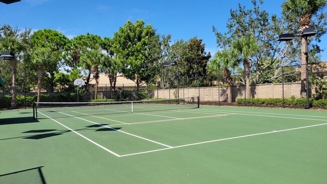 Building Photo - SEASONAL ONLY  3 bedroom, 2 1/2 bath townh...