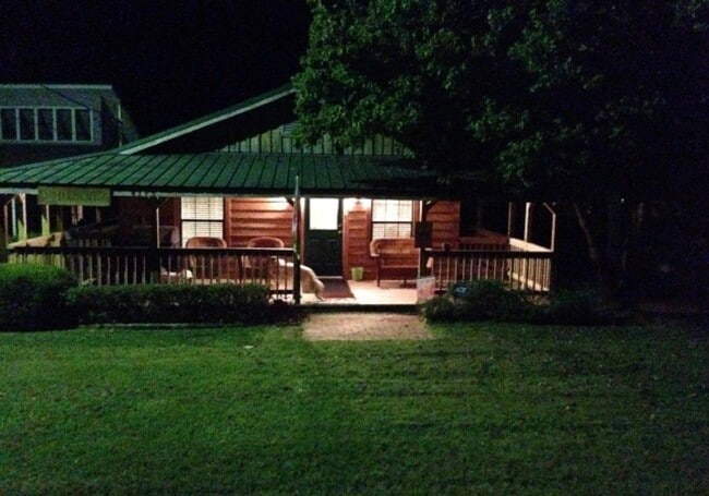 Building Photo - 4199 Crystal Lake Dr