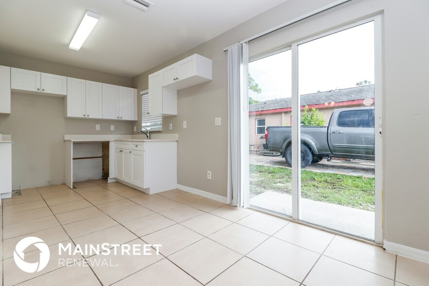 Building Photo - 5545 Fifth Ave