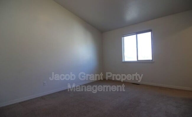 Building Photo - 1580 N Stevens Ave